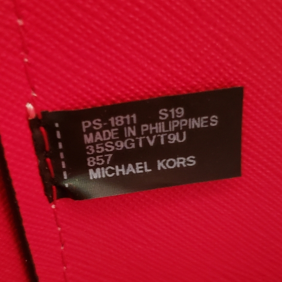 Michael Kors Jet Set Drawstring LG "LOVE" Tote SET - Picture 6 of 9